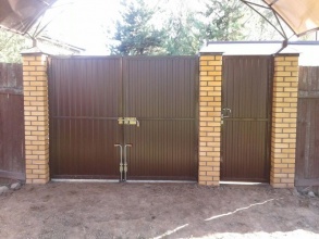 профнастил с распашными воротами - пример 11 фото в Орехово-Зуево