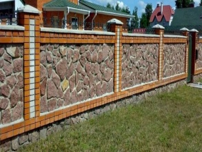 Кирпичный забор с камнем 12 метров фото в Орехово-Зуево