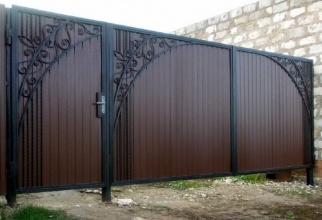 Распашные ворота из профнастила - пример 1 фото в Орехово-Зуево